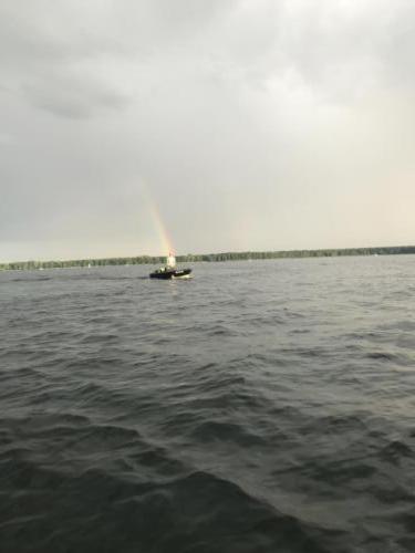 Regenbogen hinter Angler